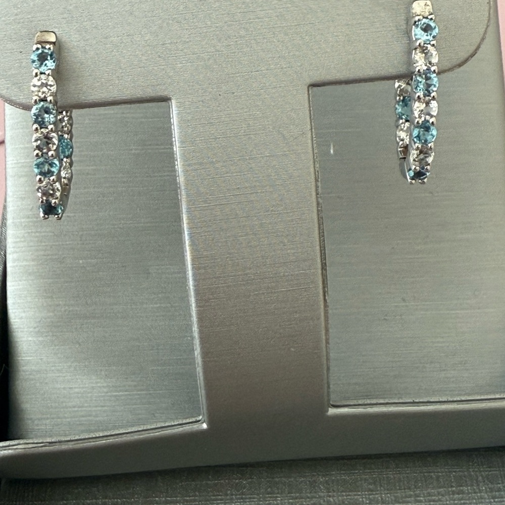 Elegant High Quality Cubic Zirconia Blue & Diamond Crystals Hoop Earrings